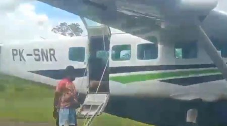 Sərnişin təyyarəsinə hücum: Pilotlar öldürüldü &ndash; VİDEO