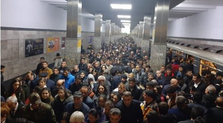 Sabahdan metro və avtobuslarda sıxlıq OLACAQ