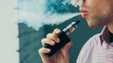 Elektron siqaretlərdən istifadə edənlər cərimə OLUNACAQ &ndash; MƏBLƏĞ