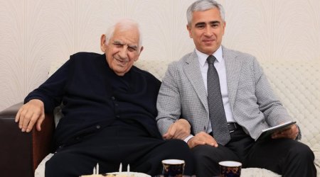Anar Ələkbərov 95 yaşlı Nəriman Həsənzadəni ziyarət etdi &ndash; FOTO