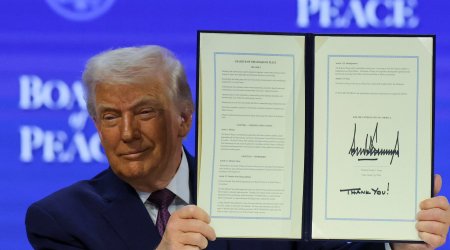 Tramp Sülh Şurasının yekun qətnaməsini İMZALADI