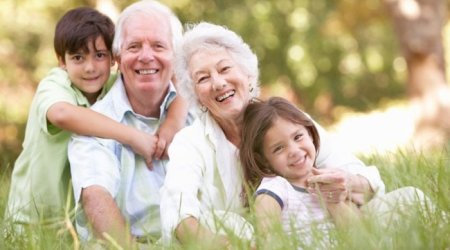 Baba və nənə nəvəsini övladlığa götürə bilərmi? &ndash; Tələblər AÇIQLANDI