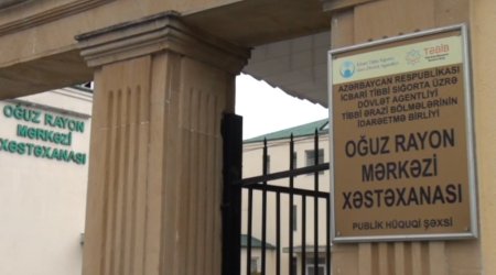 Oğuzda avtomobil işıq dirəyinə çırpıldı - 3 yaralı var &ndash; FOTO