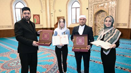 Leyla Əliyeva və Alena Əliyeva Qubada Cümə məscidində - FOTO