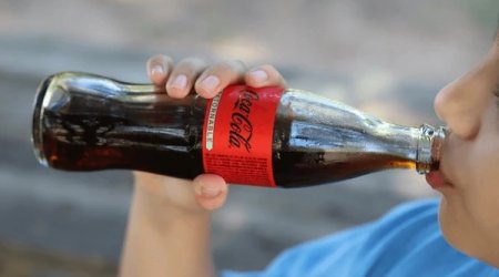 12 yaşlı uşaq uzun müddət &ldquo;Coca-Cola&rdquo; içdi &ndash; QAN QUSDU