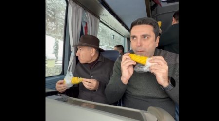 Paşinyan qarğıdalı yeyərkən görüntüləndi - VİDEO