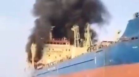 İran raketinin vurduğu tanker Hörmüz boğazında batdı - VİDEO