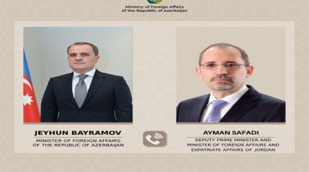 Ceyhun Bayramov iordaniyalı həmkarı ilə Yaxın Şərqdəki mövcud vəziyyəti MÜZAKİRƏ ETDİ