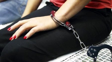 Sosial şəbəkədə çılpaq videolar yayan qadınlar - Həbs edildi