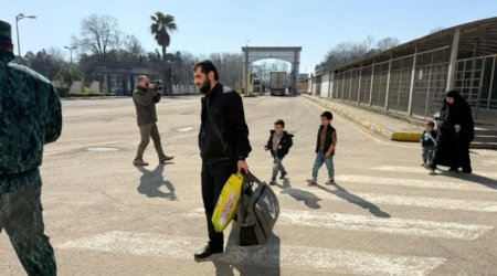 Azyaşlı üzvləri olan ailə İrandan Azərbaycana gətirildi - FOTO