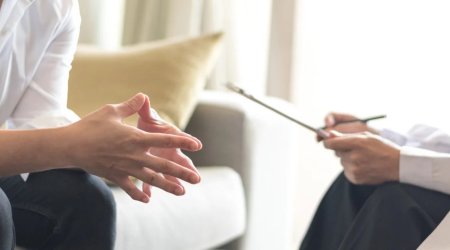 Psixoloq seansları CİB YANDIRIR: Bir görüş 500 manata qədər - VİDEO