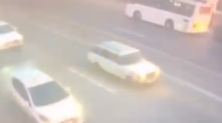 Sükanda yuxulayan &ldquo;KamAZ&rdquo; sürücüsünün törətdiyi qəzanın ANBAAN VİDEOSU