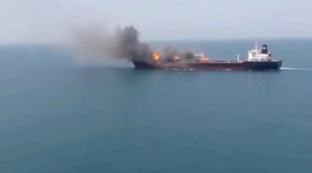 İran Hörmüz boğazında tankeri vurdu - VİDEO