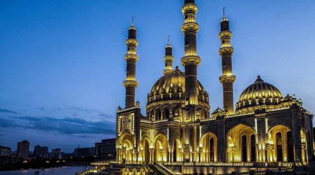 Bu gecə ikinci Qədr gecəsidir