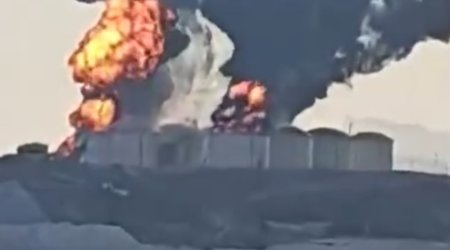 İran Omanın Salala limanında yerləşən neft anbarına ZƏRƏR VURUB - VİDEO