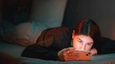 Gecə saatlarla telefona baxanlara pis xəbər