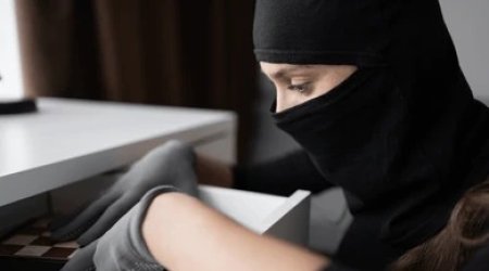 Bakıda qadın çalışdığı ofisdən 9000 dollarlıq fotoaparat OĞURLADI