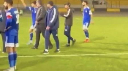 Futbolçular meydandan təxliyə olundu