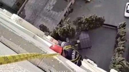 Bağlı qapı arxasında qalan azyaşlılar belə XİLAS EDİLDİ - VİDEO