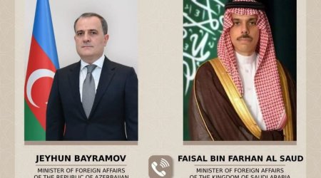 Ceyhun Bayramov səudiyyəli həmkarı ilə Yaxın Şərqdəki vəziyyəti müzakirə etdi