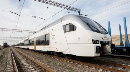 Sürət qatarına daş atan yeniyetmələr polisə çağırıldı