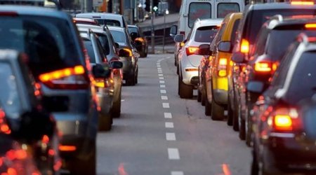 Bakının bir sıra yollarında SIXLIQ VAR