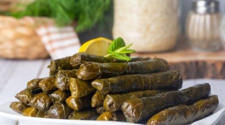 Dolma bişirərkən suyuna nə əlavə edilməlidir?