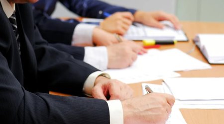 Dövlət başçısının imzaladığı fərmanlar qeyri-şəffaf əməkhaqqı sisteminin sadələşdirilməsinə yönəlib - TƏHLİL