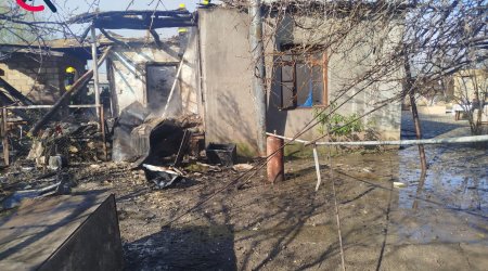 Bərdədə üçotaqlı ev əşyaları ilə birlikdə yandı - FOTO