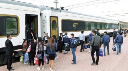 Bayram günlərində dəmir yolu ilə daşınan sərnişinlərin SAYI