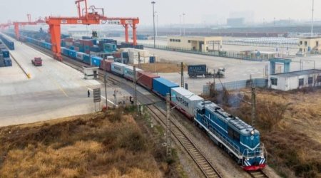 Çindən Avropaya ilk yük qatarı yola düşdü - Xəzər dənizi ilə Bakıya çatacaq