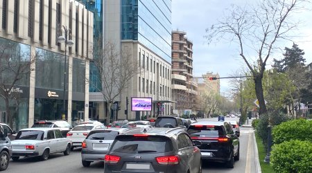 Üzeyir Hacıbəyov küçəsində HƏRƏKƏTİN TƏŞKİLİ DƏYİŞDİ - FOTO