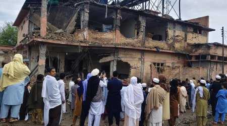 Pakistanda kamikadze polis bölməsinə hücum edib, ölənlər var