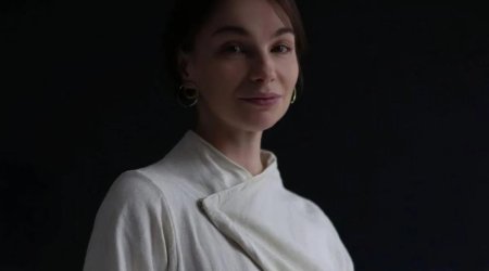 41 yaşlı müğənni ilk dəfə ana oldu - FOTO