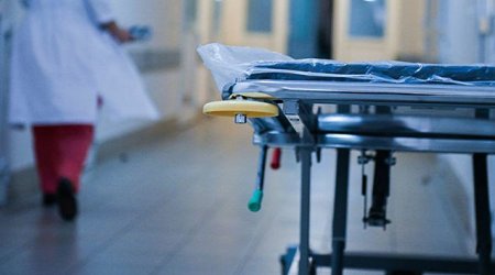 Oğlunun toyunda başına daş düşən kişi öldü