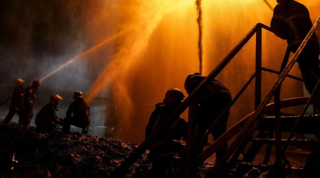 Kiyevin Borşaqovka rayonunda partlayışlar: Yanğın başladı - VİDEO