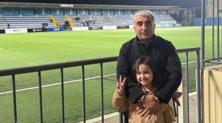 Rafael İsgəndərov nəvəsi ilə - FOTO