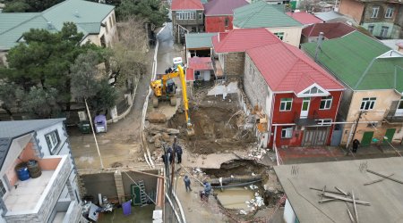 Keşlədə tamamilə sökülən evin - Fotoları