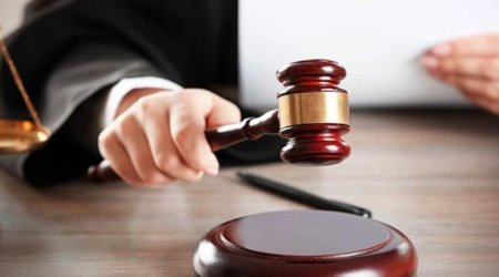 Kafedə müştəriləri bıçaqlayan şəxs məhkəmə zalında HƏBS OLUNDU