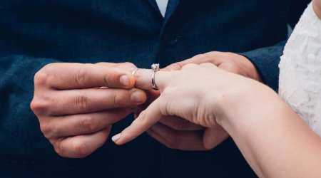 Azərbaycanda həyat yoldaşının soyadını götürən KİŞİLƏRİN sayı açıqlandı