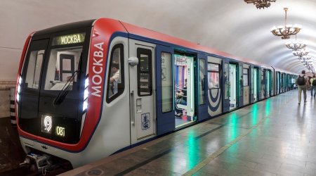 Moskva metrosunda İNSİDENT - Məktəbli qatarı atəşə tutdu