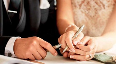 Kişi qadının soyadını götürəndə niyə qınanır? &ndash; Ailələrin ad üzərindən GÜC GÖSTƏRİŞİ