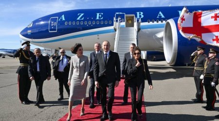 İlham Əliyevin Gürcüstanda qarşılanma mərasimindən YENİ VİDEO