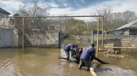 Ərazilərdən hələ də yağış suları çəkilir - VİDEO