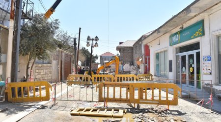 Keşlədə çökən kollektorun qəzalı hissəsi dəyişdirilir - FOTO