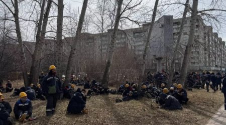 Rusiyada çinli fəhlələr maaşların verilməməsinə görə etiraz edirlər - VİDEO