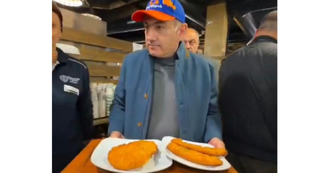 Paşinyan Göyçə mahalına getdi - Yenə &ldquo;pirojki&rdquo; yedi - VİDEO