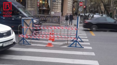 Bakının mərkəzində yol çökdü &ndash; FOTO