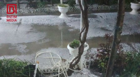 Bakıya ilk dəfədir belə DOLU YAĞIR - VİDEO