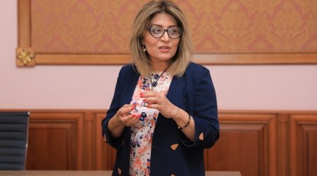 Xəbər aparıcılarını tənqid etdi - FOTO